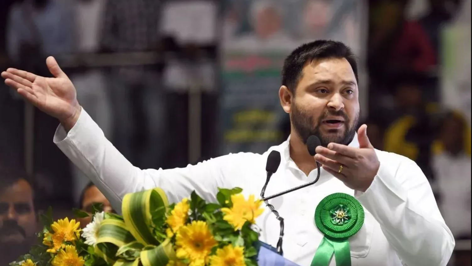 Bihar Election 2025: कहीं परिवार तो कहीं साझीदार, हर मोर्चे पर घिरते दिख रहे तेजस्वी यादव